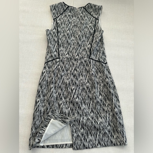 Form fitting midi dress - Picture 4 of 5